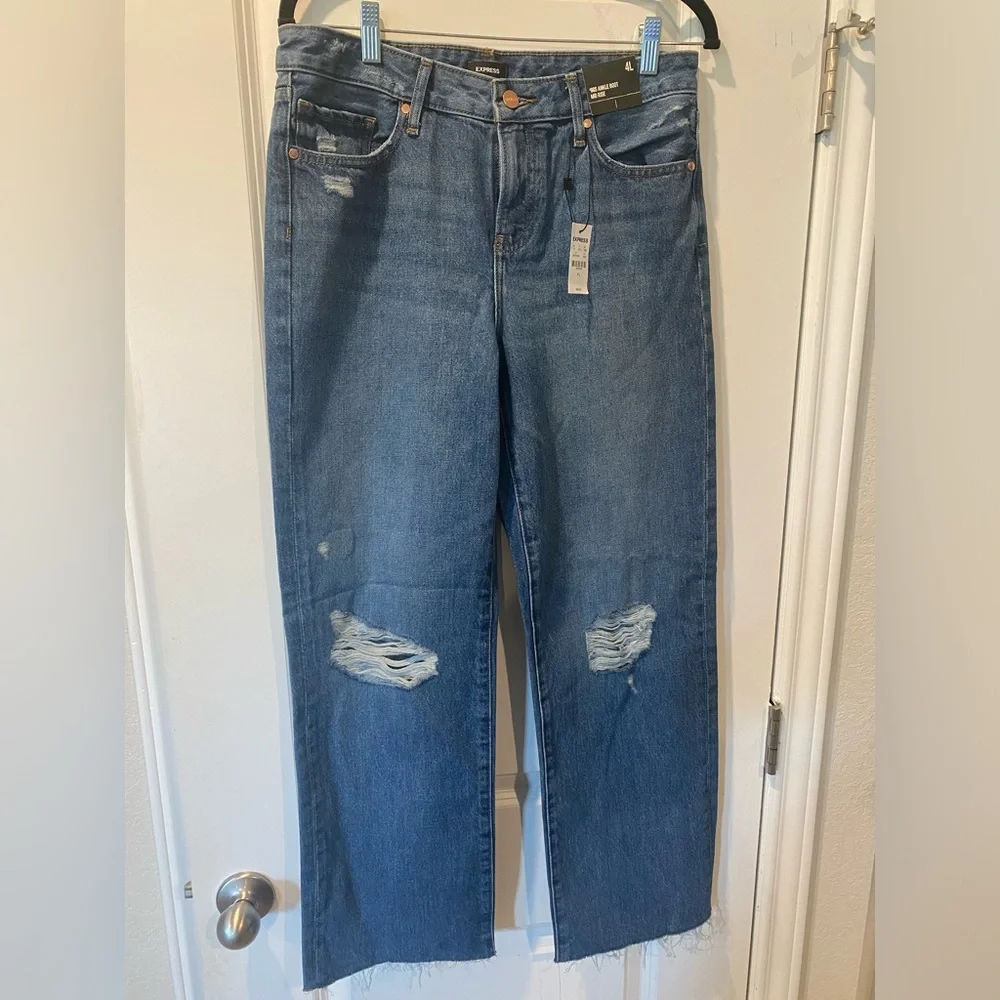 NWT Mid Rise Medium Wash Ripped 90s Ankle Boot Jeans - Picture 6 of 10